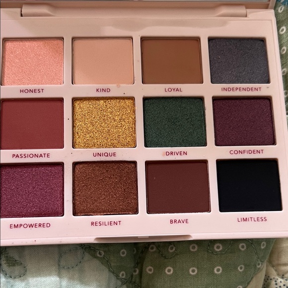 Persona Other - Persona Identity Two Eyeshadow palette bold colors